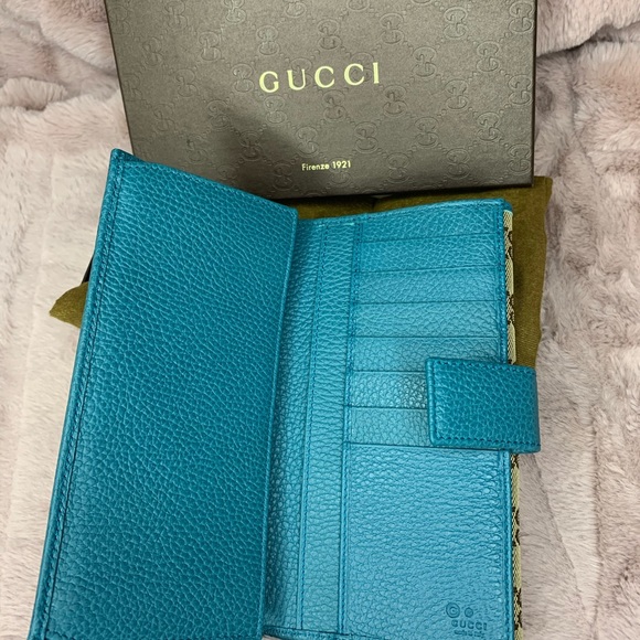 Gucci - Picture 1 of 10